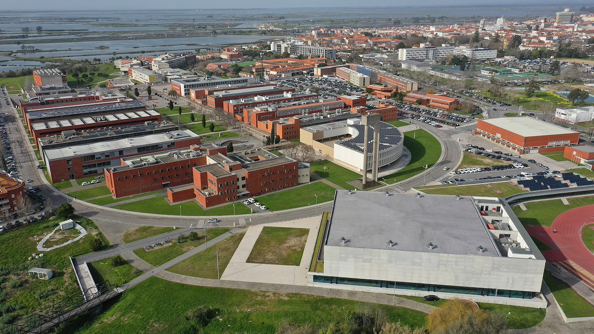 Imagem do campus de Santiago com a Nave Multiusos Caixa UA em destaque